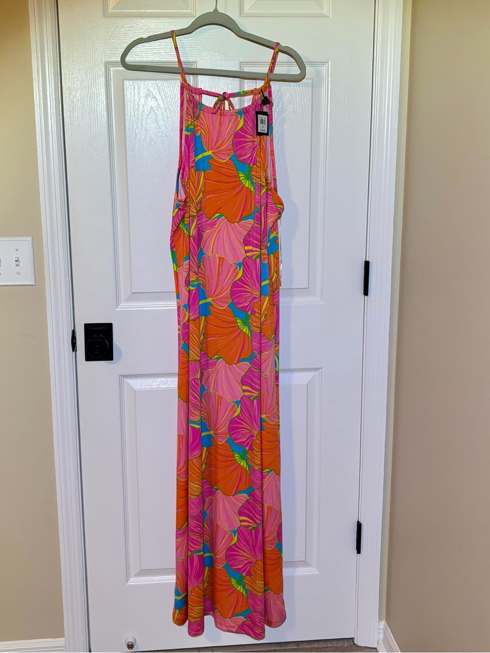 NWT Trina Turk Pink & Orange Floral Maxi Dress with Peephole Back. Size Medium